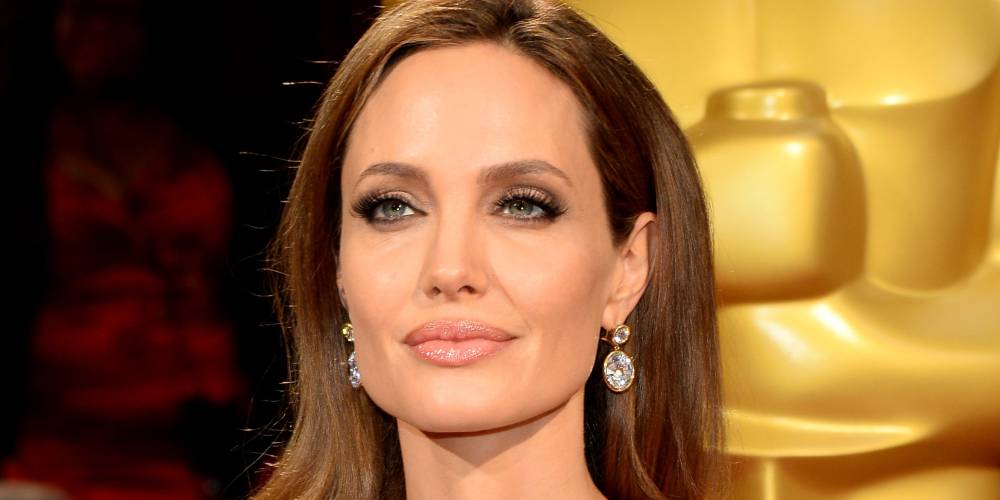 Angelina Jolie dă covorul roșu pe politică - oangelinajoliefacebook-1415188067.jpg