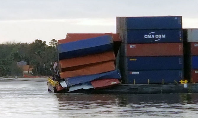 O barjă a pierdut circa 30 de containere, în mare - obarjaapierdutcirca30decontainer-1514890253.jpg