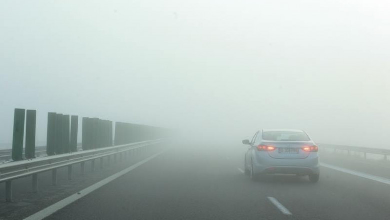 Şoferi, atenţie! Vizibilitate redusă din cauza ceţii, pe Autostrada Soarelui: 