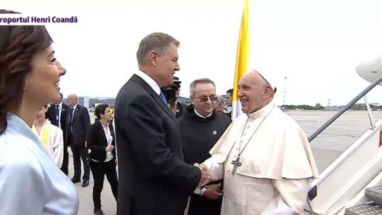 Aplauze și urale! Papa Francisc a ajuns pe pământ românesc - odamad00ndamagfzad1mn2y4ymy1nmm2-1559292183.jpg