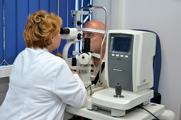 Tot mai mulți oameni suferă de afecțiuni oftalmologice - oftalmologie1-1338414007.jpg