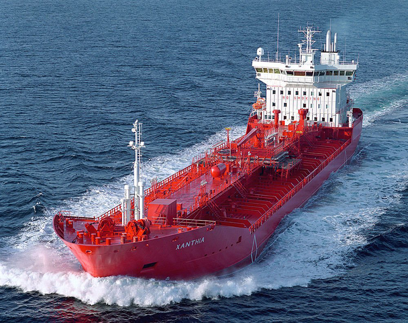 Comisia Europeană a adoptat proiectele de directivă privind standardele de muncă din domeniul maritim - oiltanker-1334589959.jpg