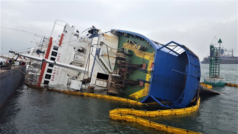 Situație de urgență în cazul navei răsturnate în portul Midia. 