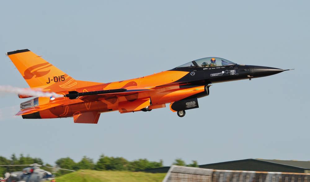 Olanda va participa la raidurile aeriene împotriva Statului Islamic - olanda-1454093082.jpg