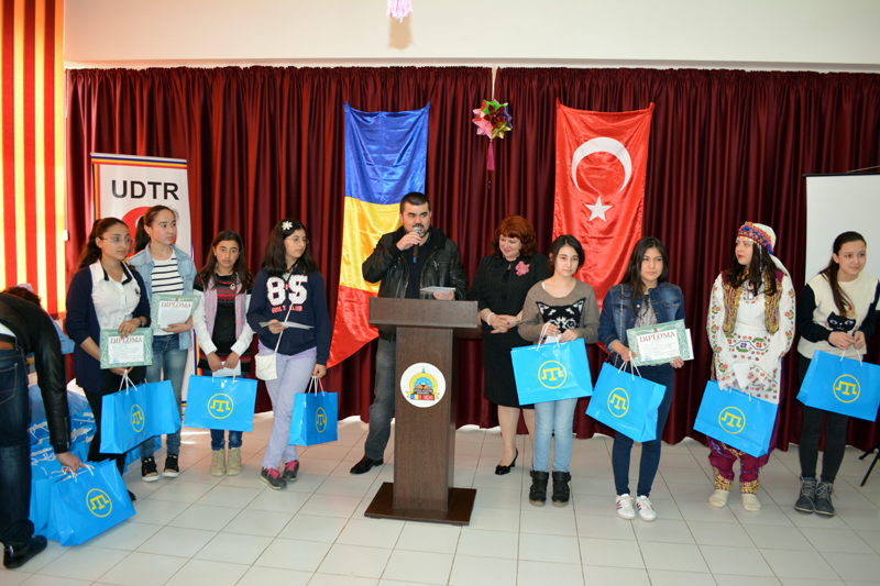 Olimpicii de la limba turcă,  premiați de UDTTMR cu excursii - olimpiciidelalimbaturcaudttmr-1428580017.jpg