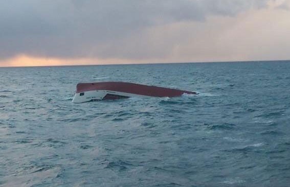 O navă chineză s-a scufundat după ce a lovit un recif - onavachina-1441361542.jpg