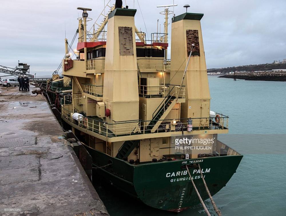 O navă cu 2,4 tone de cocaină a fost interceptată de forțele navale franceze - onavacucocaina-1449998778.jpg