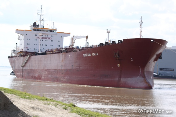 O navă încărcată cu ulei vegetal a eșuat pe coasta Uruguaiului - onavacuulei-1463739178.jpg