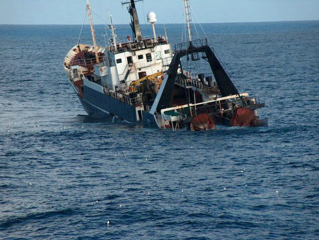 O navă de pescuit cu 34 de marinari s-a scufundat. Victimele, date dispărute - onavadepescuit-1438962447.jpg