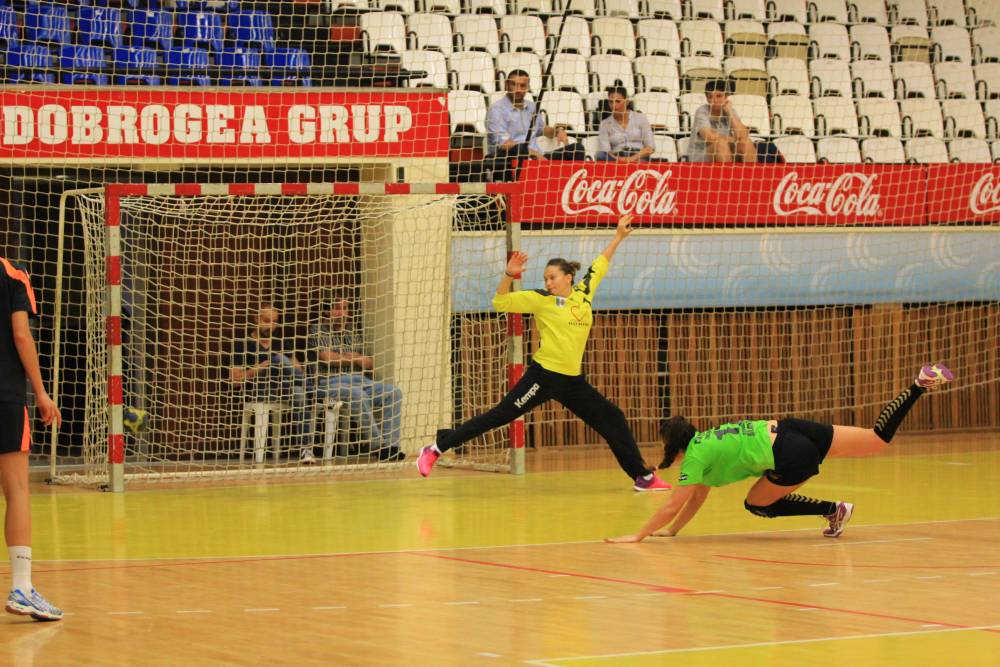 Handbal feminin: CSU Neptun a pierdut meciul cu CSO Plopeni, scor 20-29 - oncsu-1443627720.jpg