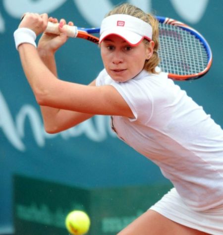 Tenis: Elena Bogdan, eliminată din primul tur al probei de dublu la Praga - onelenabogdansursadoartenisro-1430314676.jpg