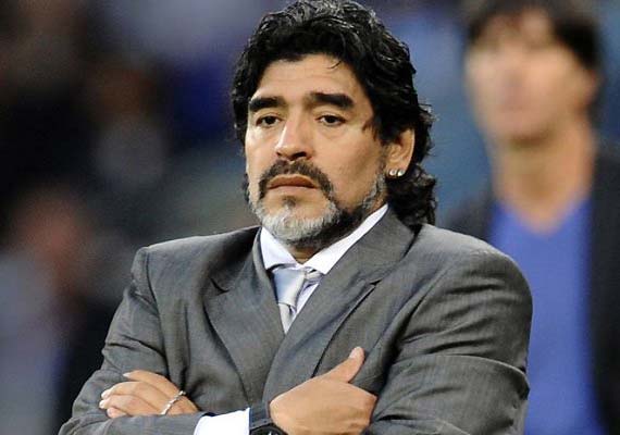 Fotbal / De ce e Diego Maradona în spital - onfotbalmaradonasursaelpopularco-1408001520.jpg
