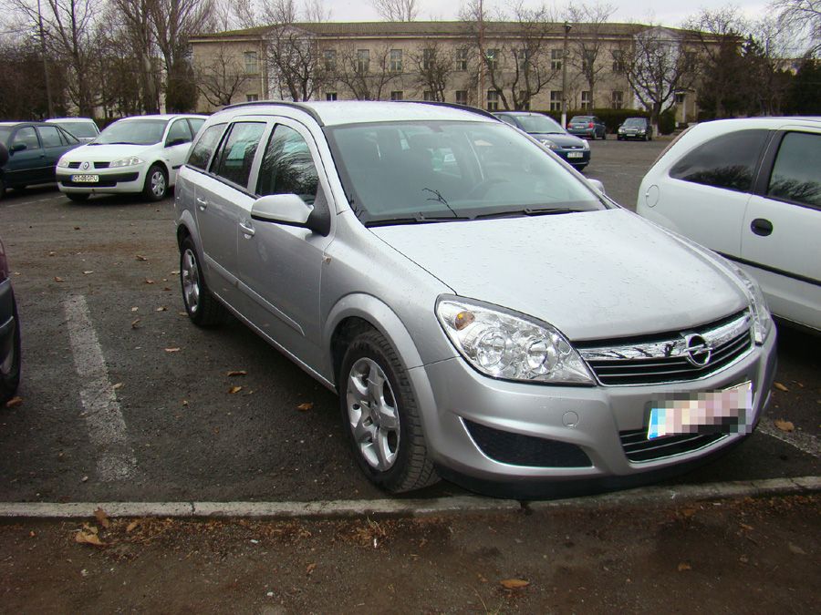 Opel furat din Italia, găsit la Constanța - opelfuratitalia-1322472191.jpg