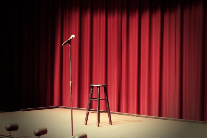 Stand-up comedy, la Club Phoenix - openmiclevi-1432074116.jpg