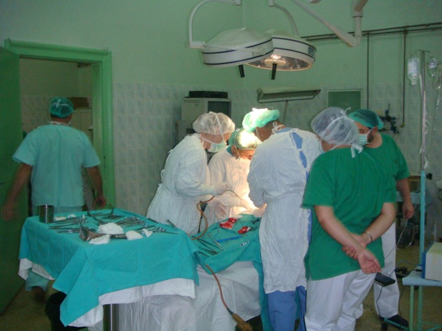 Numărul transplanturilor crește simțitor în România - operatie-1368606742.jpg