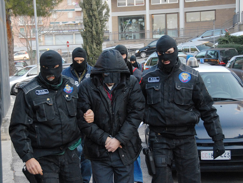 Operațiune în forță, în Italia,  contra mafiei calabreze Ndrangheta.  1.000 de carabinieri, în acțiune - operatiuneamplaitalia-1499173392.jpg