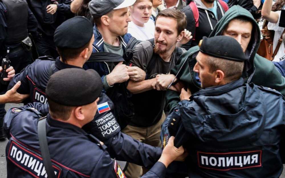Opozanți ruși, arestați în timpul unei manifestații pentru alegeri corecte la Moscova - opozanti-1563190678.jpg
