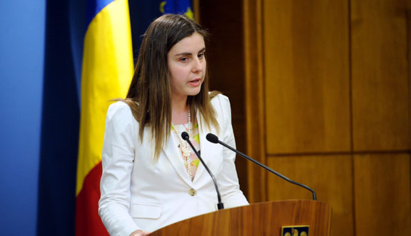 Opoziția  cere demisia ministrului Ioana Petrescu - opozitiaceredemisia-1405523178.jpg