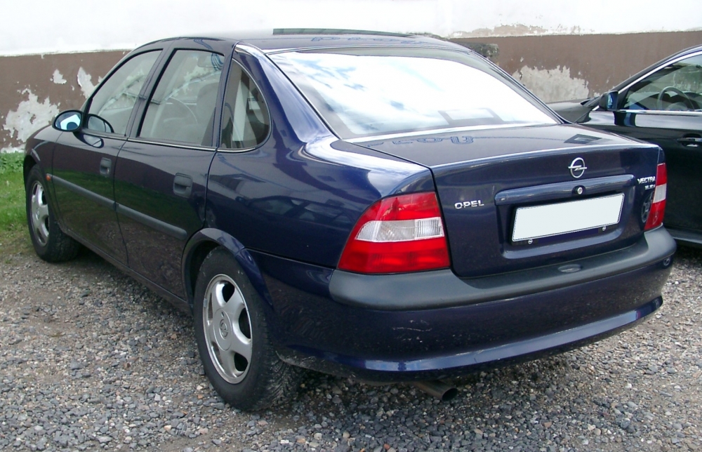 Opel Vectra cu ITP fals, descoperit la Negru Vodă - oppel-1366703072.jpg