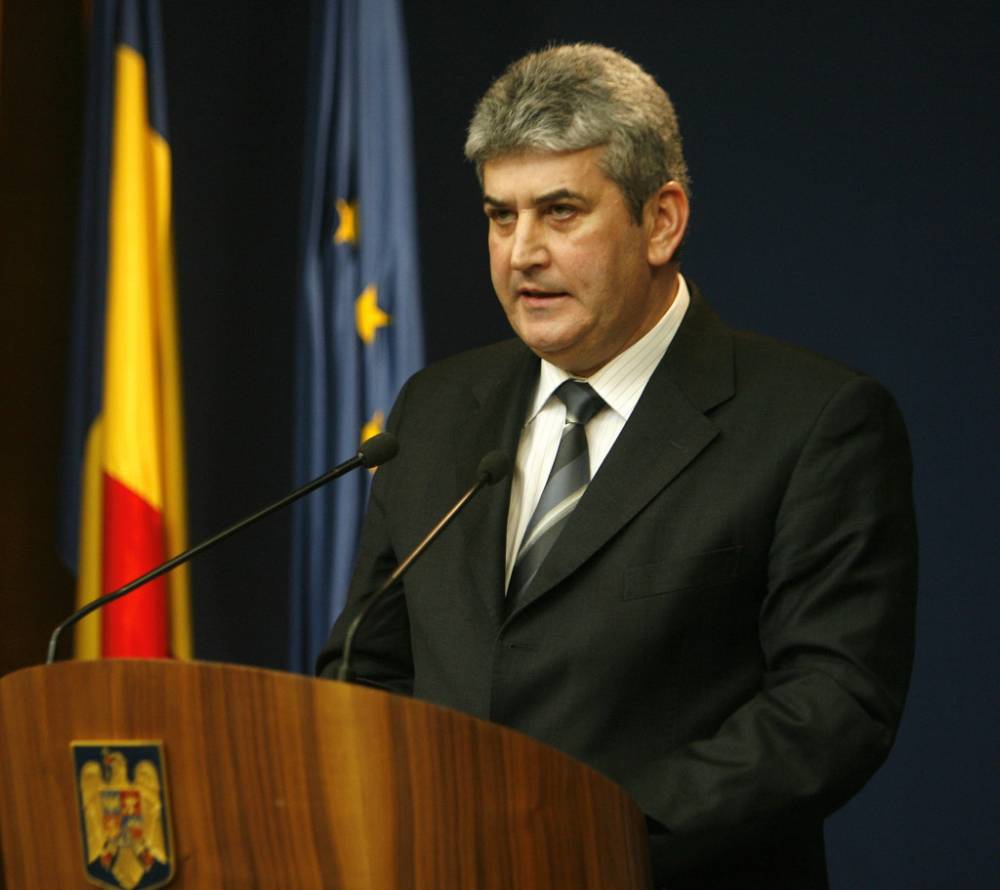 Oprea a reconfirmat aprecierea României față de eforturile NATO - oprea-1435911596.jpg