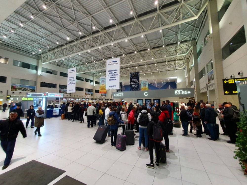 Un pasager suspect de coronavirus a ajuns pe Aeroportul Otopeni. A fost transportat la Institutul de Boli Infecțioase Matei Balș - otopeni-1579972530.jpg