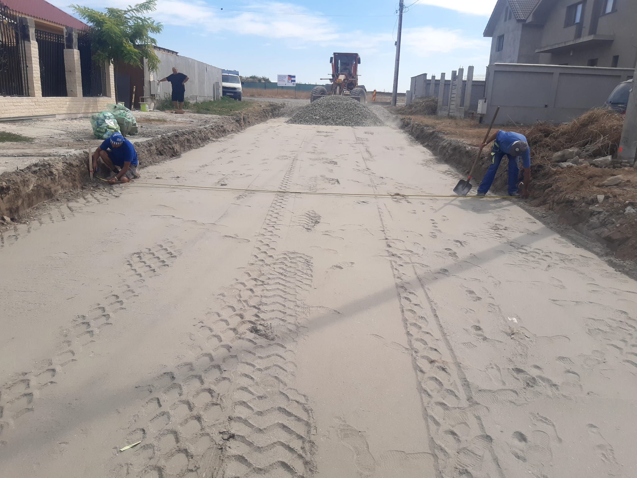 Au început lucrările de asfaltare în cartierele Tineretului și Sat Vacanță din orașul Ovidiu - ovidiu2-1695403413.jpg