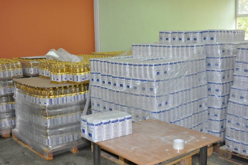 Primăria Constanța începe distribuirea alimentelor de la UE - pacheteajutoareue-1467810810.jpg