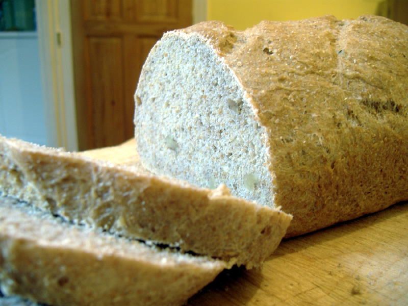 Peste 50%  din pâinea românească  are E-uri - paine-1317658015.jpg
