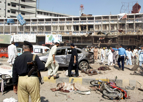 Dublu atentat în Pakistan - pakistan-1315403415.jpg