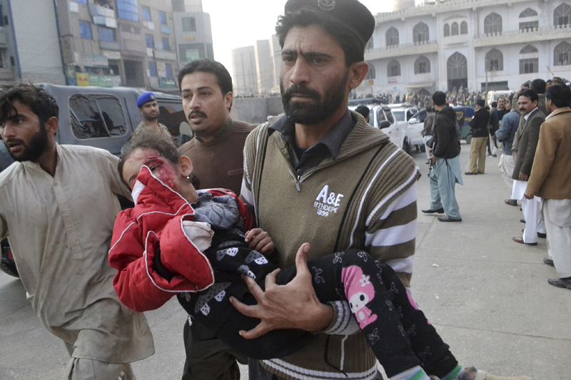 Atentat terorist în Pakistan.  123 de persoane au murit - pakistan-1498391609.jpg
