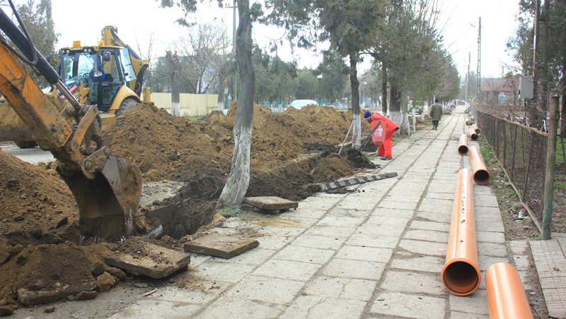 Modernizarea comunei Pantelimon, prioritate pentru primarul Vasile Neicu - pantelimonlucraricanalizare5-1460393550.jpg