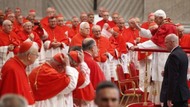 Vaticanul a hotărât. Conclavul pentru desemnarea viitorului papă începe marți - pap-1362816254.jpg