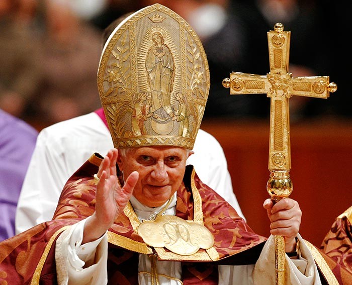 Inelul papei Benedict al XVI-lea ar urma să fie distrus după renunțarea la pontificat - papa-1360687841.jpg