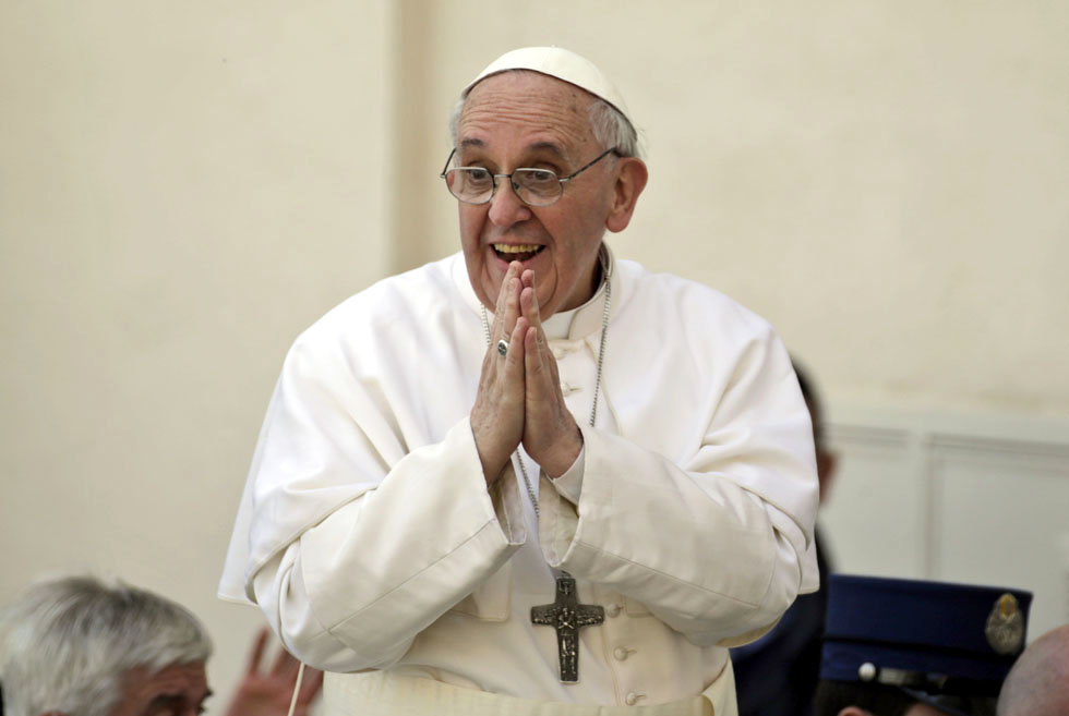 Papa Francisc  îi critică dur  pe preoții triști - papa-1364479190.jpg