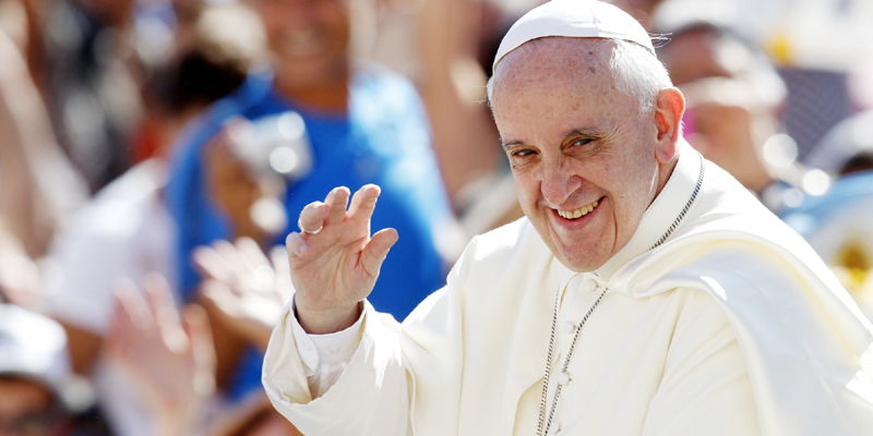 Papa Francisc își începe vizita  de două zile 