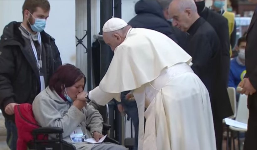 O româncă dependentă de morfină și greu încercată de viață a fost aplaudată în biserică după o mărturie în fața Papei Francisc, în Italia - papa-1636884395.jpg