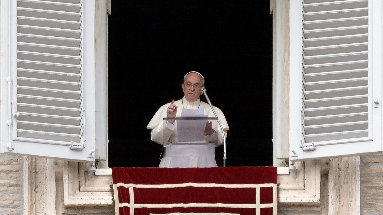Papa Francisc cere stoparea “spiralei violențelor” în Orientul Mijlociu - papa-franciscpopeangelus-1713101121.jpg