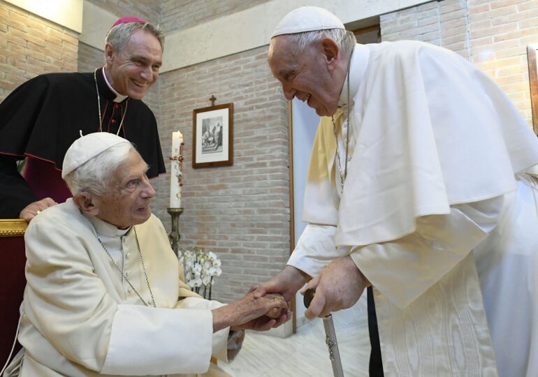 Informația zilei despre fostul papă Benedict al XVI-lea - papabenedictsipapafrancisc770x54-1672400329.jpg