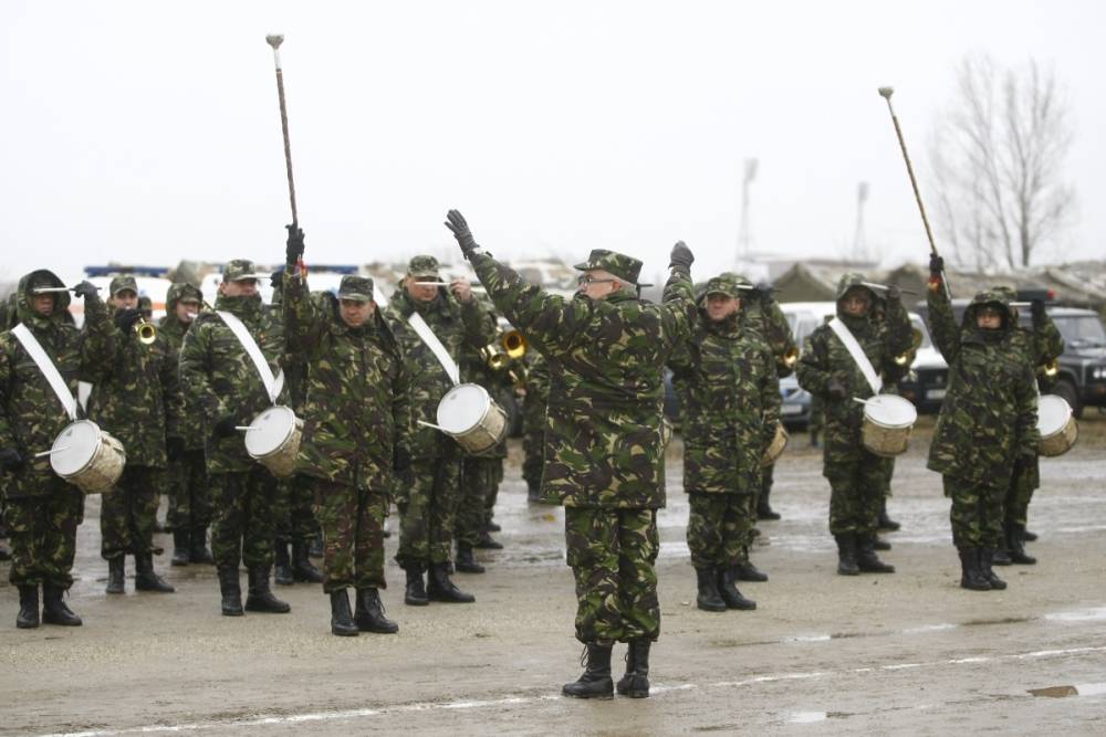 Pregătiri pentru parada de 1 Decembrie din Capitală. Pentru al doilea an consecutiv defilarea militarilor va avea loc în Piața Constituției - parada-1448793590.jpg