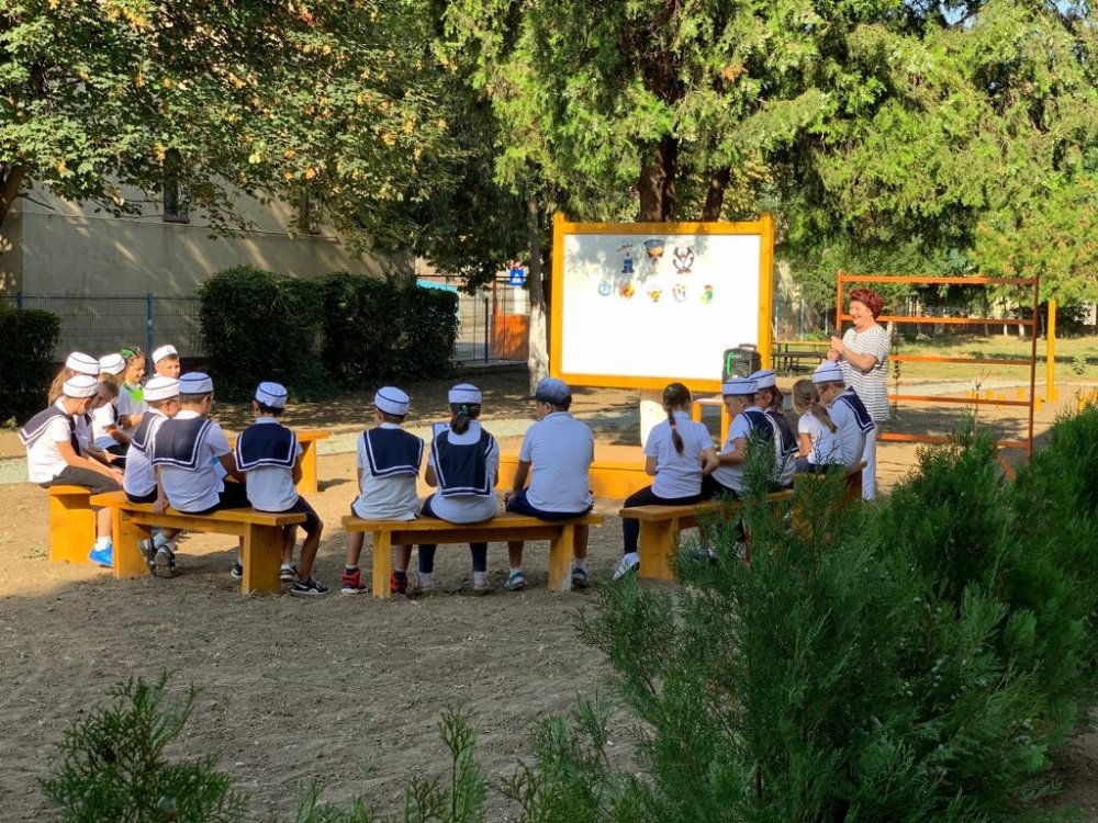 Parc interactiv, în curtea școlii, la Constanța - parc3-1567169170.jpg