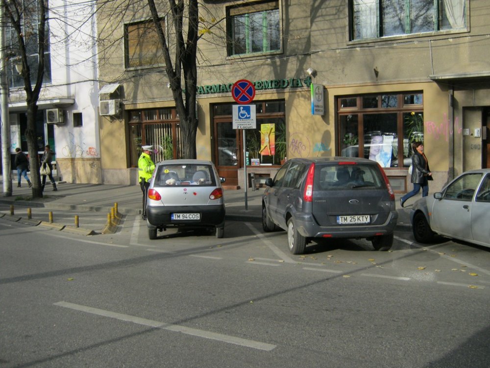 Peste 12.700 de constănțeni, amendați de Poliția Locală pentru că au oprit neregulamentar - parcare-1547032682.jpg