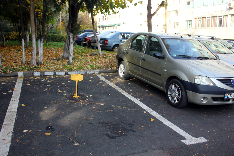 Haiducie și tupeu! Bătaie  pe locurile de parcare din Constanța - parcarea3-1471786661.jpg