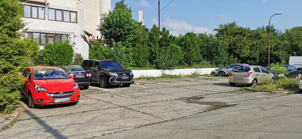 Accesul autovehiculelor, restricționat în două parcări din municipiul Constanța - parcarestradaionandreescu2-1625664848.jpg