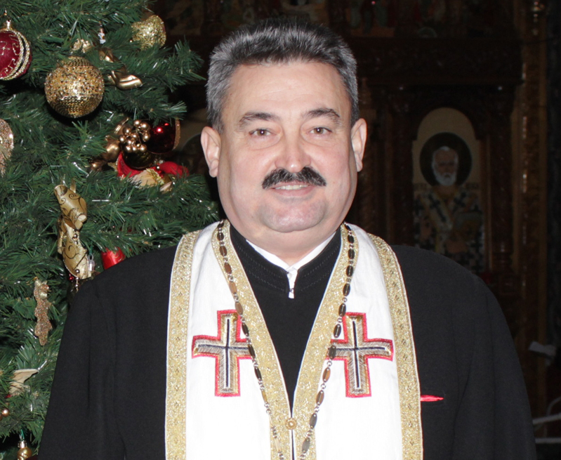 Părintele Marius Moșteanu, duhovnicul care zâmbește mereu - parintelemariusmustean-1360610520.jpg