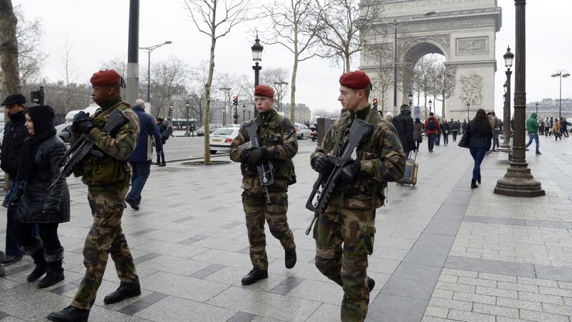 Franța rămâne în alertă. SUA vor să trimită agenți vamali în Europa - paris-1448384953.jpg