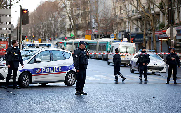 TEROARE LA PARIS, după o explozie într-un restaurant. Sunt 12 victime - paris13543389b-1497249513.jpg