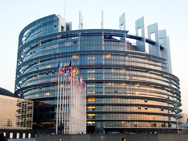 PE adoptă trei rezoluții privind introducerea brevetului unic european - parlament-1355330482.jpg