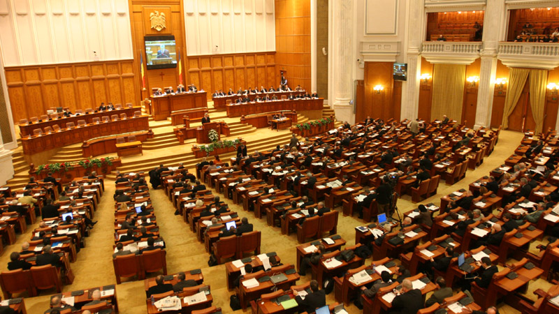 Guvernul va avea 24 de miniștri - parlament-1355871544.jpg