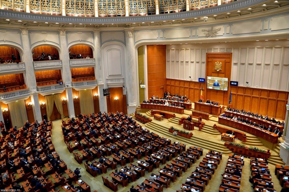 Parlamentul se întruneşte pentru votul de învestire a Guvernului propus de Nicolae Ciucă - parlament-1637824575.jpg