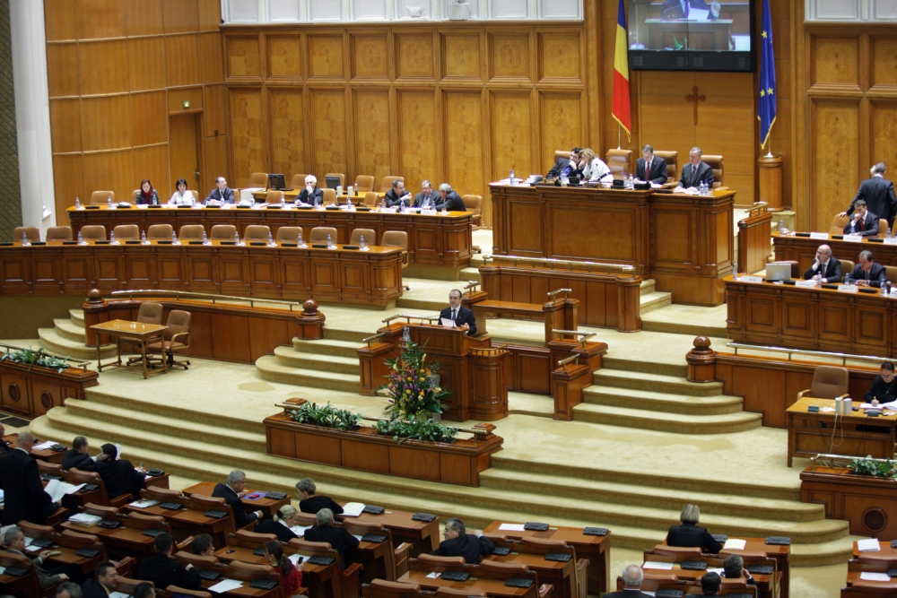 Deputații și-au ales noul Birou Permanent - parlament11358339934-1378139464.jpg